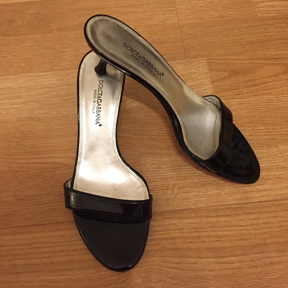 Dolce & Gabbana black leather sandals